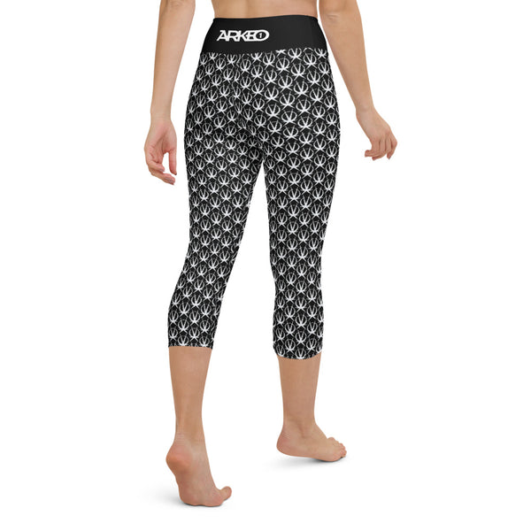 Arkeo1 B&W Icon Pattern Capri Leggings