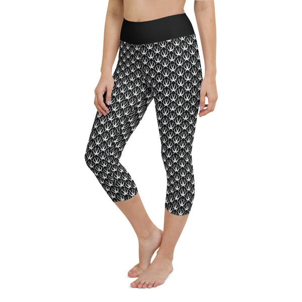 Arkeo1 B&W Icon Pattern Capri Leggings